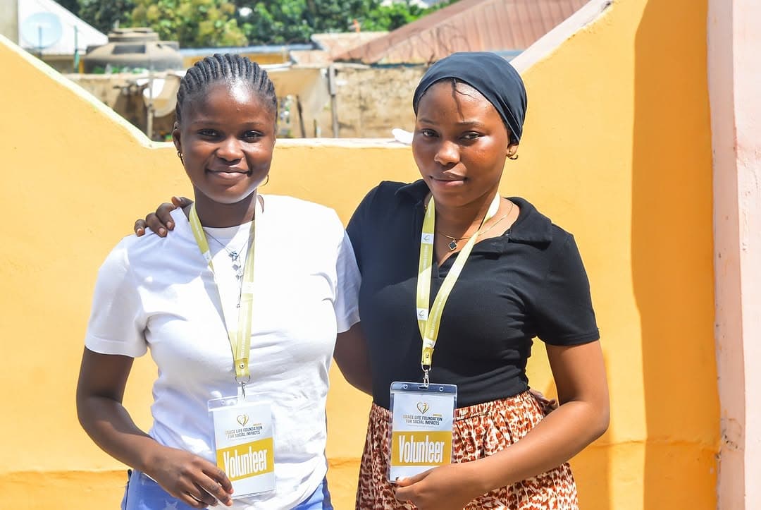 Volunteers working together